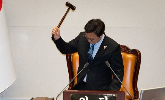 국힘 '필리버스터' 신청…우의장 "개헌안 재상정 않겠다"