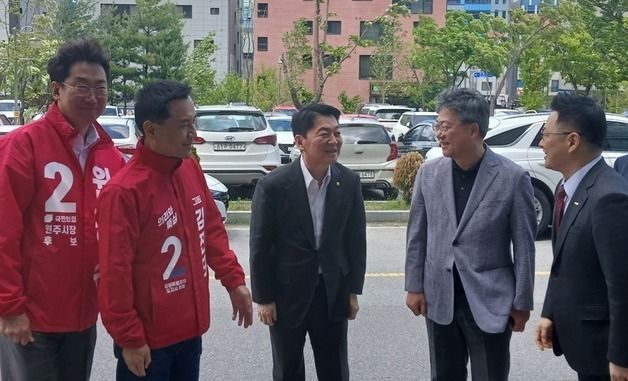 안철수·박정하 "화이팅입니다"… 김진태·원강수 지원사격