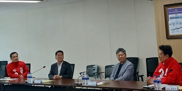 "첨복단지 도전" 김진태·원강수에 힘 보탠 안철수·박정하
