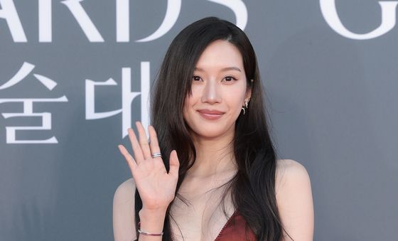 문가영, 고혹적인 미소