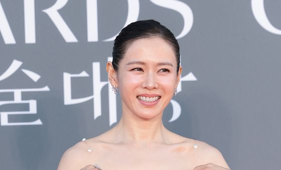 손예진, 의상 점검