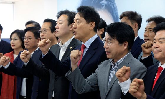 국힘 서울시장-구청장 후보들 '막아내자'