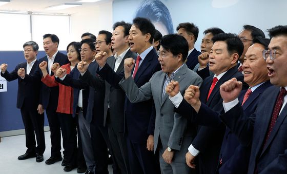 '막아내자' 외치는 국민의힘 서울시장-구청장 후보들