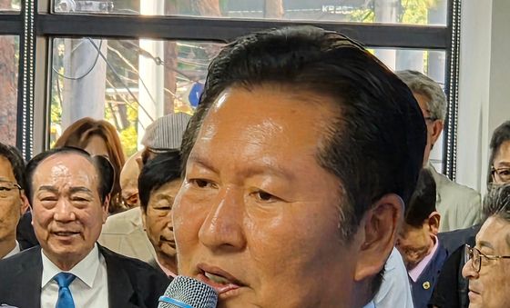 발언하는 정청래 대표