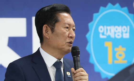 '인재영입 1호' 전태진 개소식 참석한 정청래