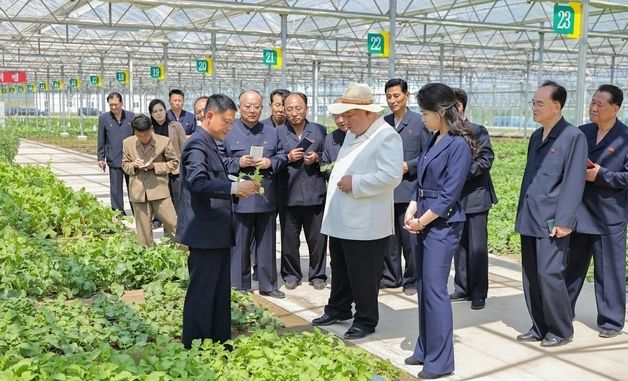 김정은, 다양한 토양온실 및 시헙재배 온실 점검
