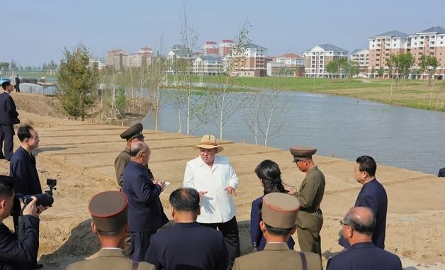 김정은, '생태 환경보호 사업' 중요성 강조