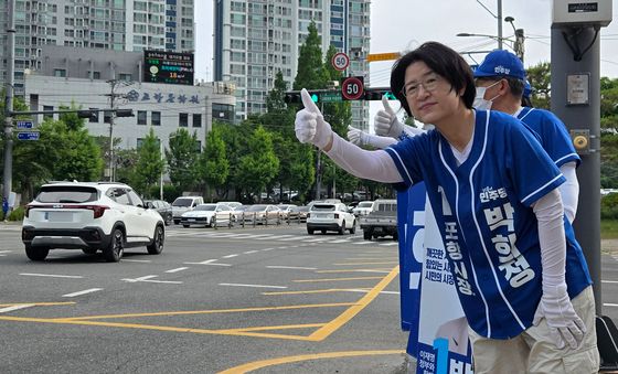 박희정 민주당 포항시장 후보 '거리 홍보전'