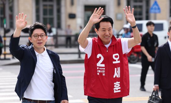 오세훈, 광화문 출근길 인사