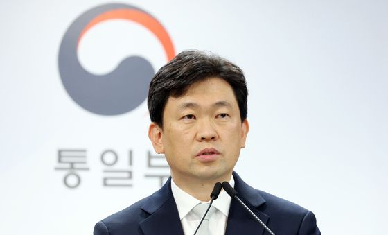 정례브리핑하는 윤민호 통일부 대변인