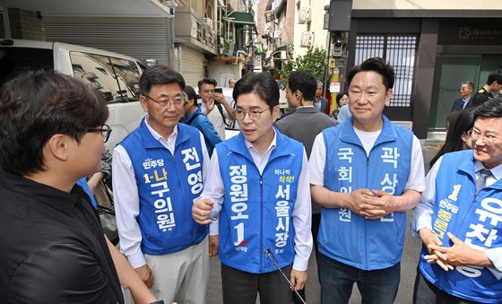 쪽방촌서 지역 활동가 만난 정원오 후보