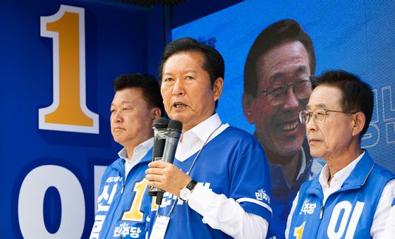 괴산 찾아 신용한 충북지사 후보·이자영 괴산군수 후보 지원하는 정청래 대표