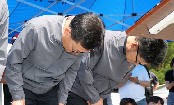 사과하는 한화에어로스페이스 대표이사