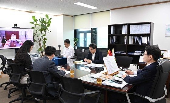 김정관 장관, 오만 경제특구자유구역청 의장 화상 면담