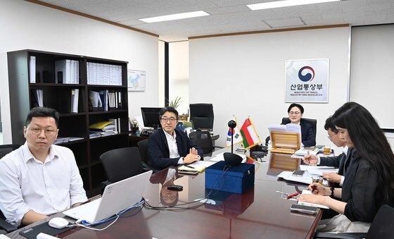 김정관 산업장관, 오만 경제특구자유구역청 의장과 화상 면담