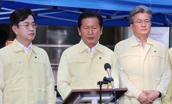 한화에어로스페이스 찾은 민주당