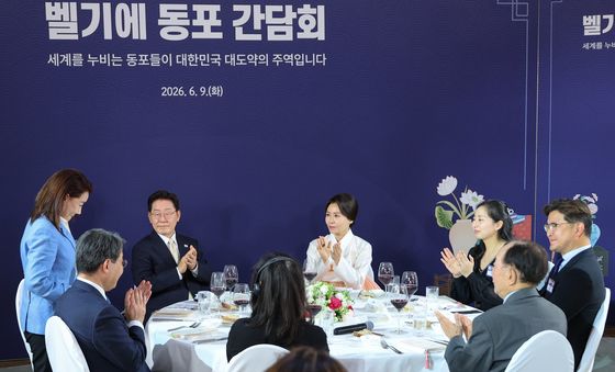 박수 치는 이재명 대통령·김혜경 여사
