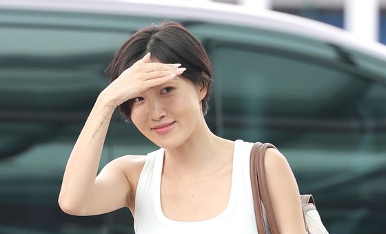출국하는 화사