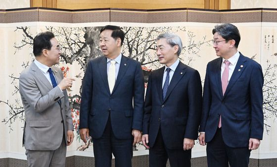 한자리에 모인 경제 수장들
