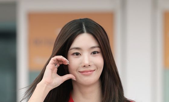 권은비, 월드컵 응원위해 출국