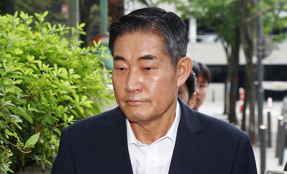 말없이 2차 종합특검 출석하는 신원식 전 국가안보실장