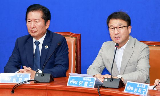발언하는 한병도 원내대표