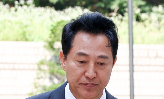 '여론조사비 대납' 재판 출석하는 오세훈 시장