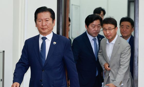 최고위 입장하는 민주당 지도부