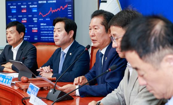 최고위 발언하는 정청래 대표