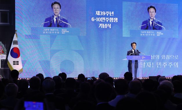 기념사하는 김민석 총리