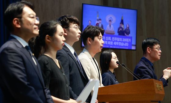 투표용지 부족사태 재발방지 대책 촉구하는 민주 대학생위