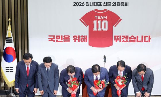인사하는 국민의힘 지도부