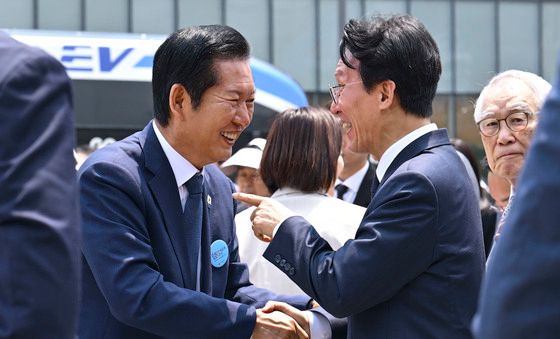 정청래 대표와 대화 나누는 김민석 총리