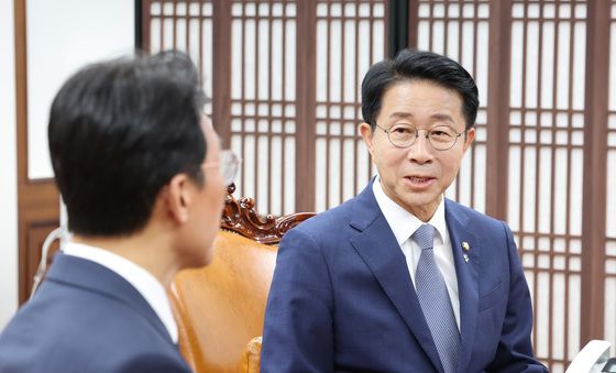 김민석 총리 접견하는 조정식 의장