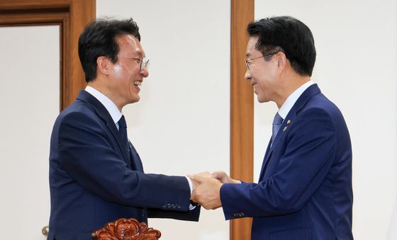 조정식 의장과 인사나누는 김민석 총리