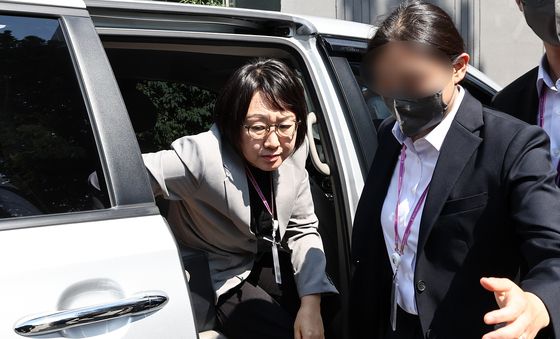 '투표용지' 부족 투표소 현장 도착한 김지연 부장판사