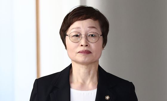 투표용지 부족사태 진상규명위 첫 회의 참석하는 조현욱 위원장
