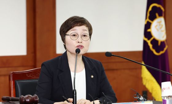투표용지 부족사태 진상규명위 첫 회의서 인사말 하는 조현욱 위원장