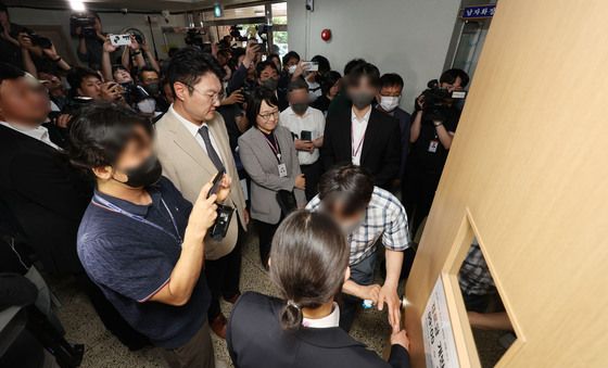현장검증 위해 문 열리는 '투표용지 부족' 투표소