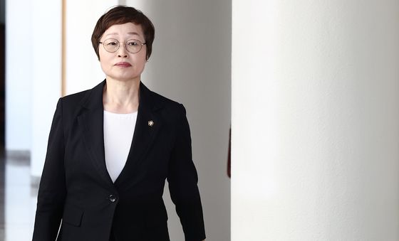 투표용지 부족사태 진상규명위 첫 회의 참석하는 조현욱 위원장