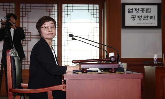 투표용지 부족사태 진상규명위 첫 회의 참석한 조현욱 위원장