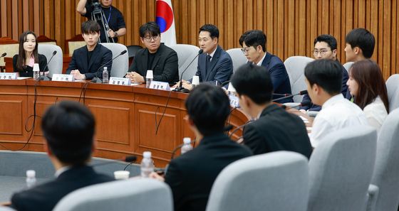 대학생들과 간담회 갖는 장동혁 대표