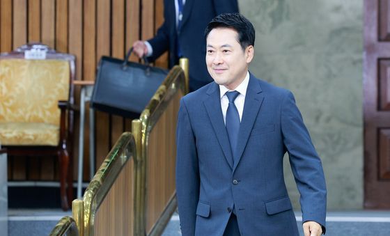 간담회 입장하는 장동혁 대표