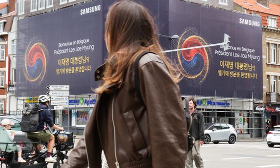 벨기에 브뤼셀에 게시된 이재명 대통령 순방 환영 광고
