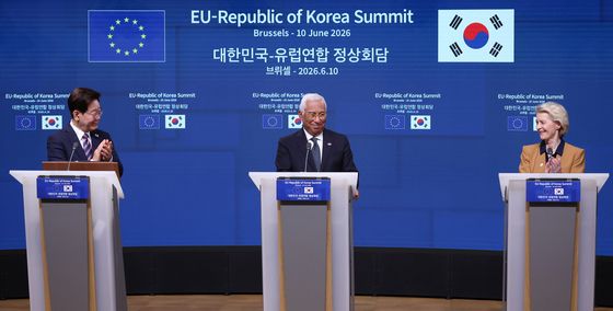박수 치는 이재명 대통령