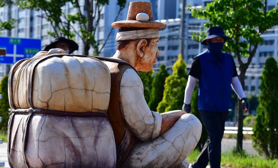 '나그네여  쉬었다 가시게'