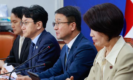 발언하는 한병도 원내대표