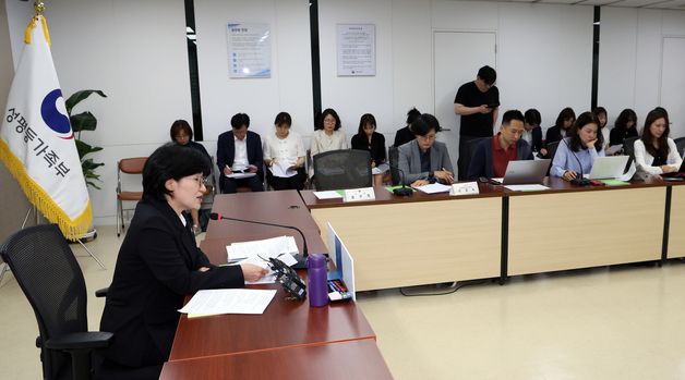 정부출범 1주년 출입기자단 간담회 갖는 원민경 장관