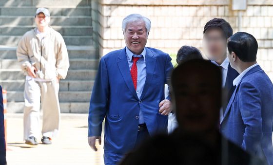 법정 출석하는 전광훈 목사
