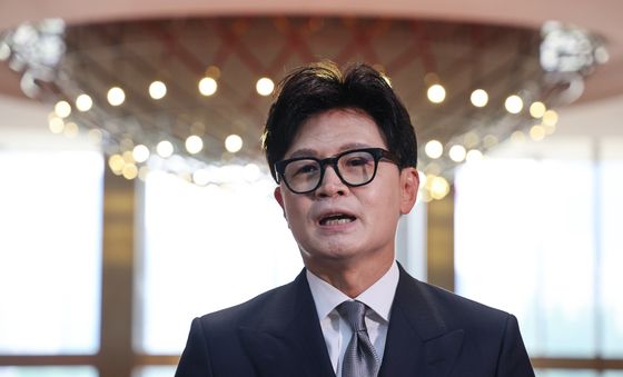 본회의장 향하며 답변하는 한동훈